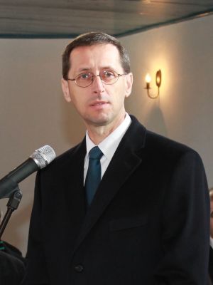  Tiszaszőlős díszpolgára: Varga Mihály nemzetgazdasági miniszter, országgyűlési képviselő